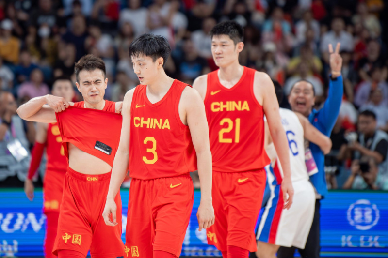 关于篮球联赛顶级明星合影助力公益活动的信息