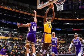 APP下载-贝克汉姆踢飞球