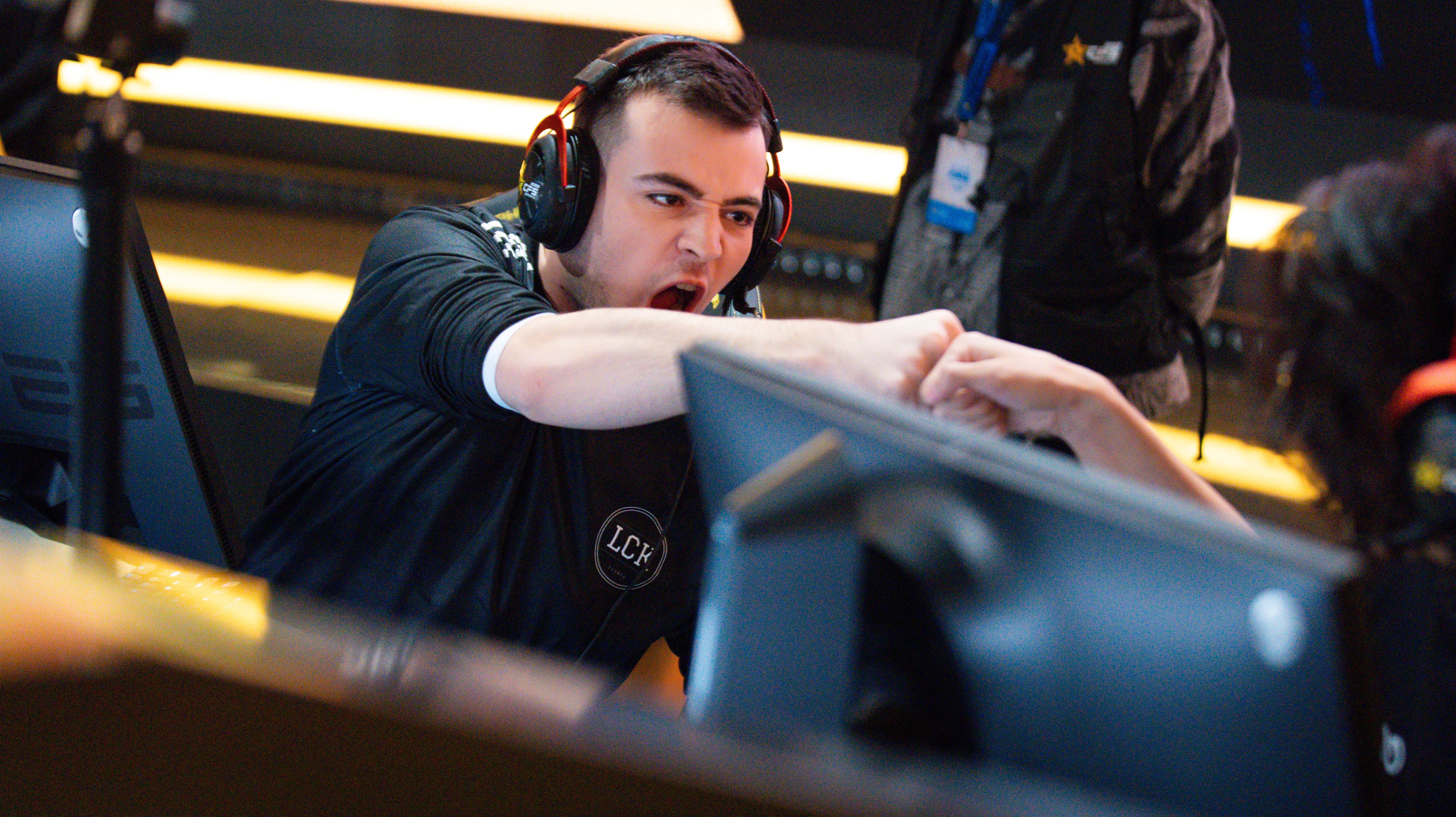 官方网站-年轻新秀挑战老将,带来不一样的精彩